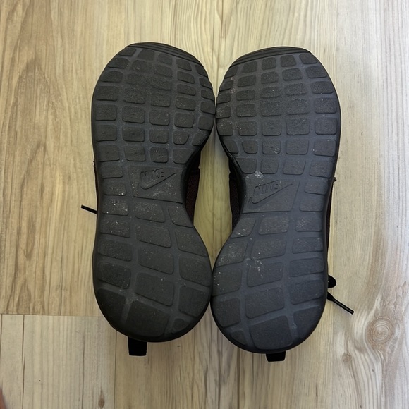 Nike Roshe One Black Women’s Size 6 - Picture 2 of 3